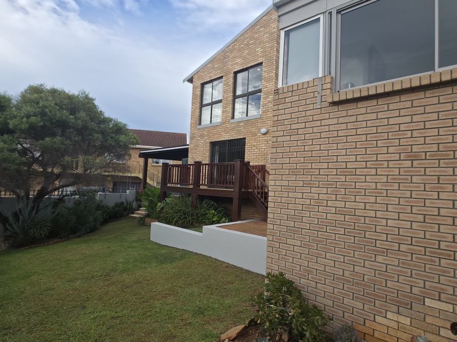 4 Bedroom Property for Sale in Wavecrest Eastern Cape
